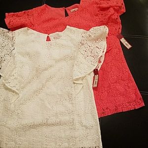 NWT LACE TOP MERONA